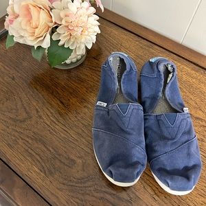 Blue Tom Shoes! Size 8.5